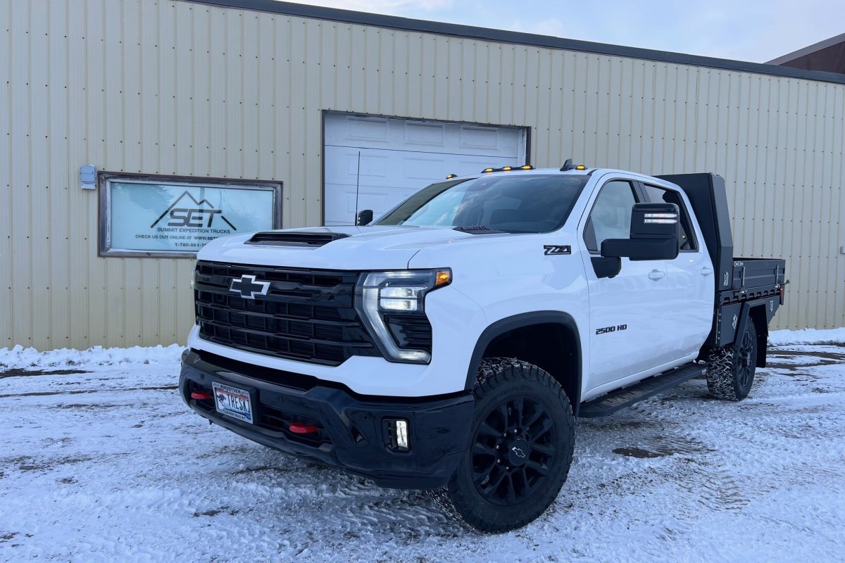 Summit Expedition Trucks flatbed truck build