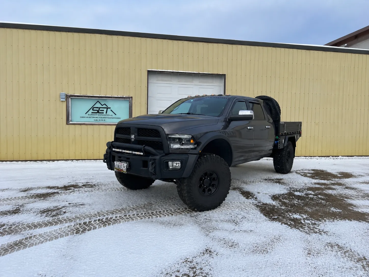 SUMMIT-EXPEDITION-TRUCKS-DODGE-RAM-3500-AEV-AMERICAN-EXPEDITIONARY-VEHICLES-7.5FT-FLATBED-TRAY-UTE-DECK