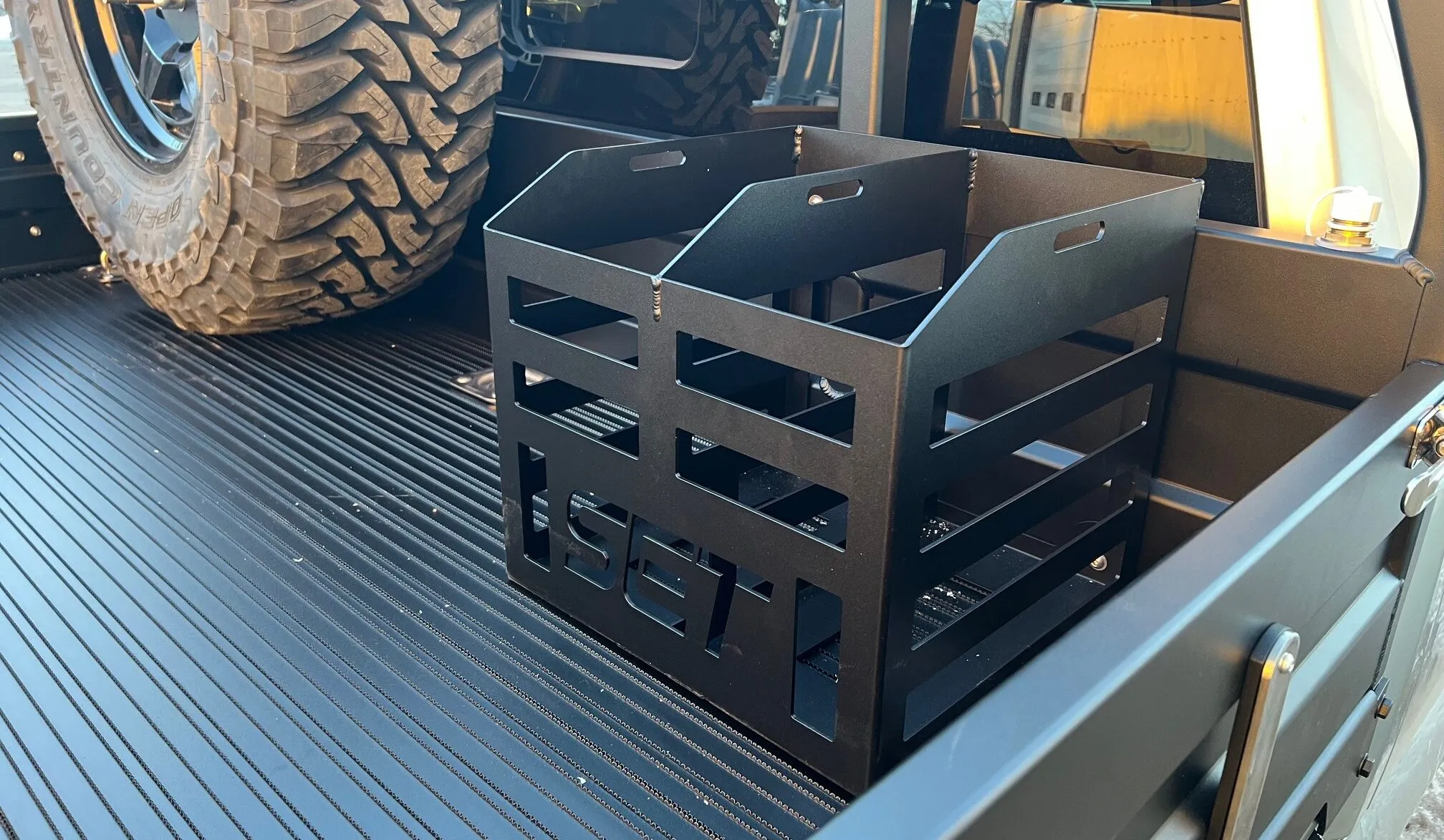 SUMMIT-EXPEDITION-TRUCKS-FORD-F350-TREMOR-7.5FT-FLATBED-TRAY-UTE-DECK